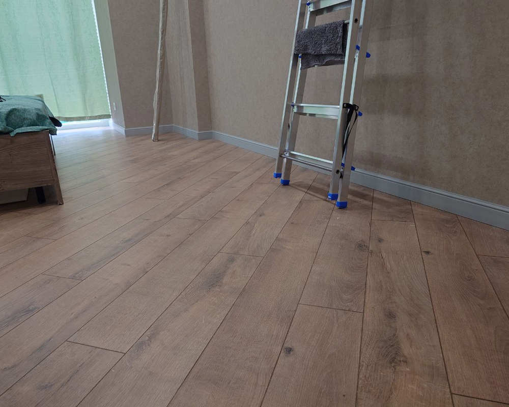 Плинтус из полистирола высокой плотности NMC Wallstyl FO2 Белый