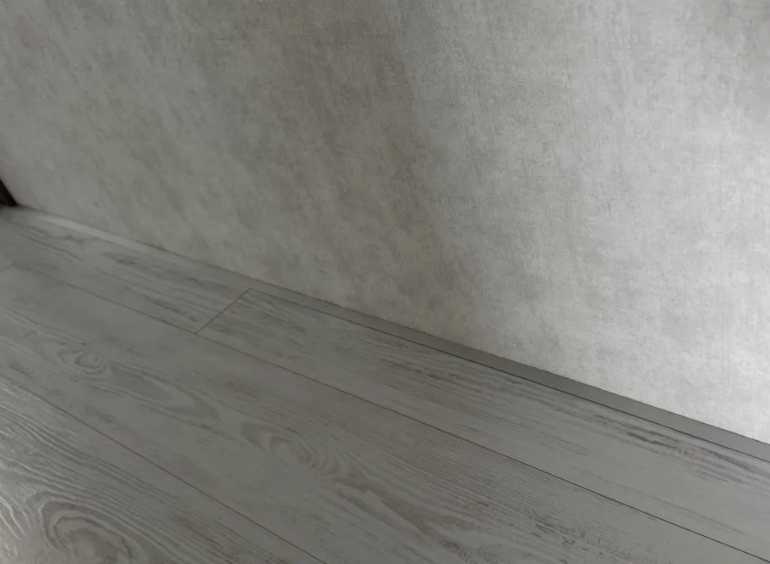 Антиплинтус Апл 01.2700.01л. Серебро матовое