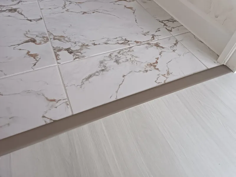 Алюминиевый  профиль ПТ-26 (658)  бронза/глянец 2,7 м