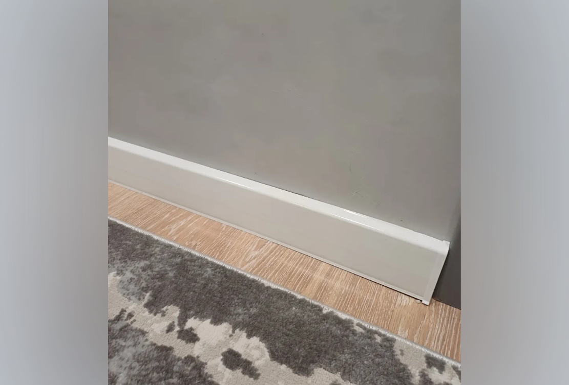 Плинтус ПВХ MAGIC STIСK 77мм 2,2 м MS08 Глэм