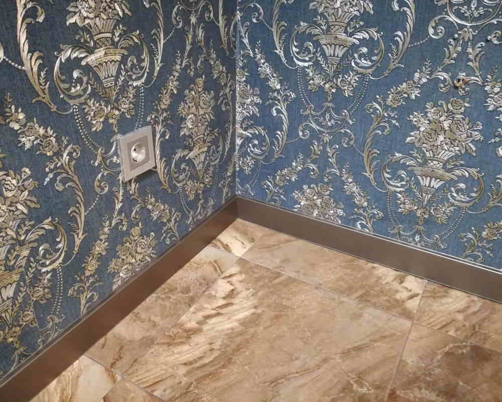 Плинтус ХДФ Dollken Cubu Flex Life 40мм х 11/13мм х 2,5 м 1246 Платинум Сильвер