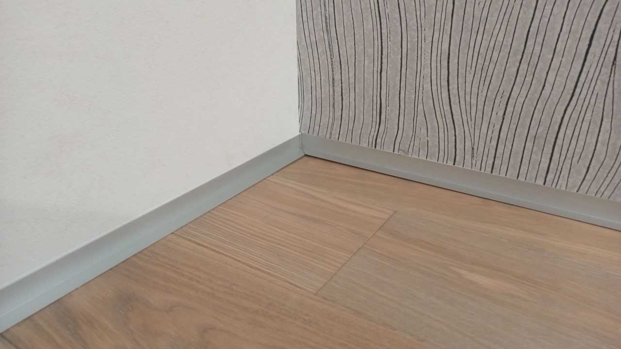 Антиплинтус Апл 02.2700.001. Без покрытия