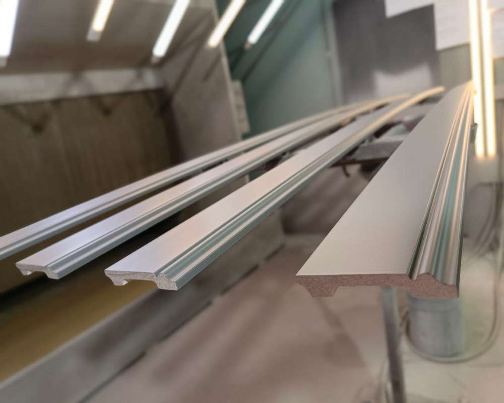 Плинтус из полистирола высокой плотности Волшебная Палочка 80*12*2000. MSPOL 102. Окраска включена в стоимость