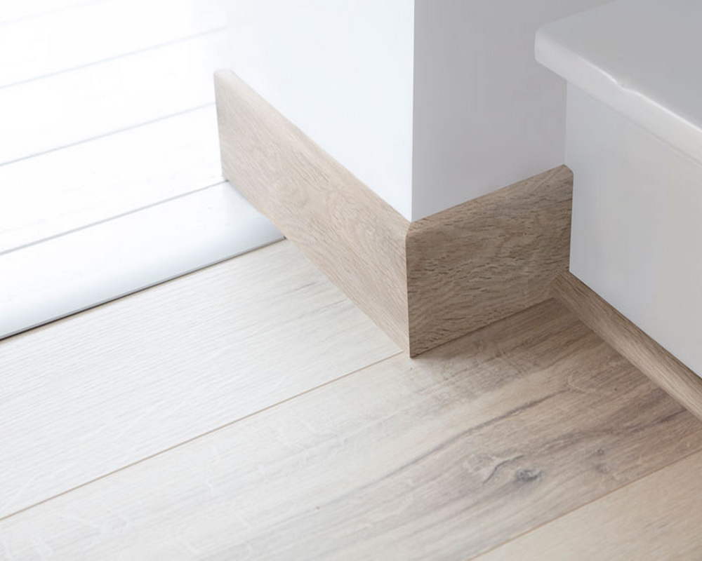 Плинтус напольный Salag Alpha 80 Слава 2,4м