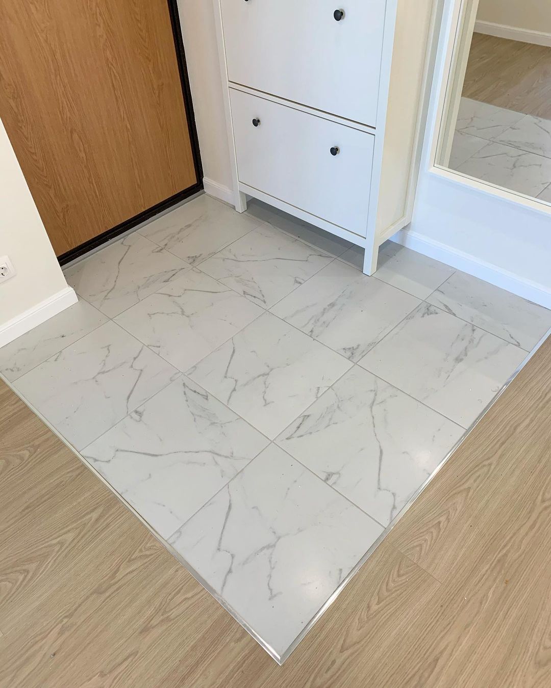 Алюминиевый  профиль ПТ-26 (браш) серебро/мат 2,7 м.