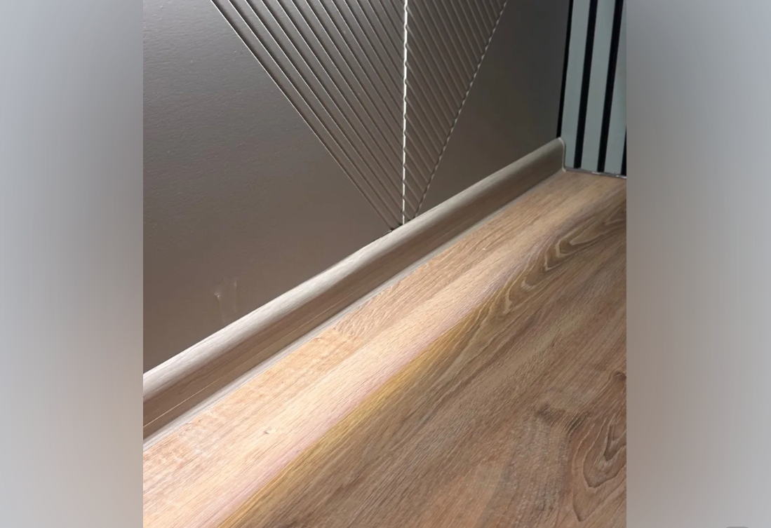 Плинтус ПВХ Идеал Классик 70мм 2,2м 230 Дуб айсберг