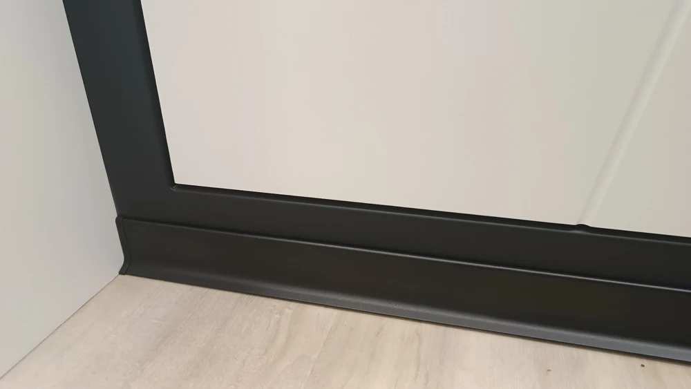 Плинтус алюминиевый 80 мм ПЛ-80 черный муар 3м