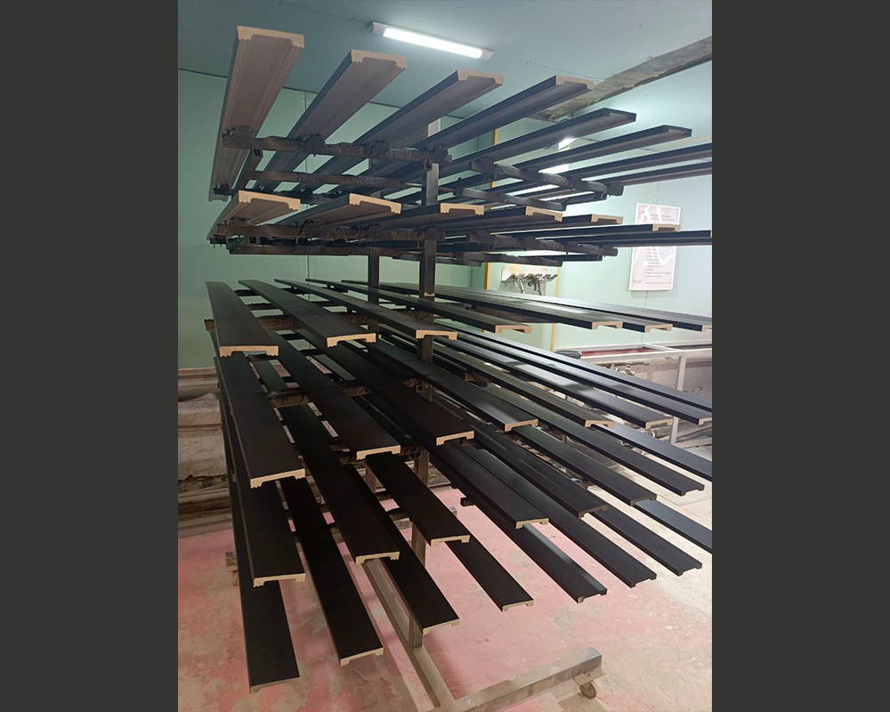 Плинтус ПОЛИСТИРОЛ HI WOOD B70V1 70мм х 12мм х 2,0м. Окраска включена в стоимость