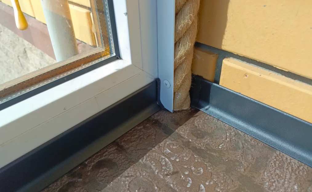 Плинтус алюминиевый Пл 80.2500.15к Черный