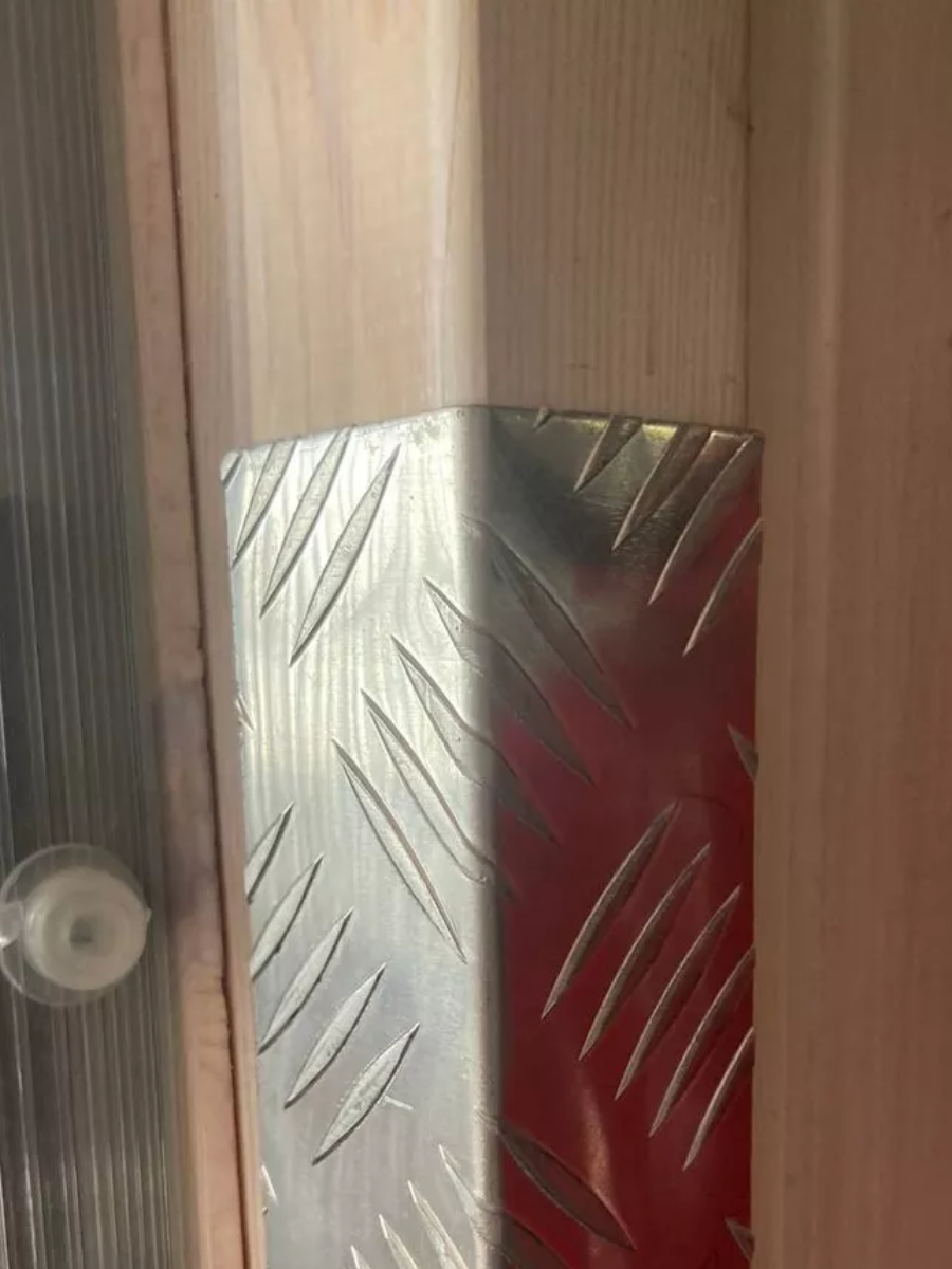 Угол рифлёный алюминиевый Укв 04.2000.500 40х40 мм