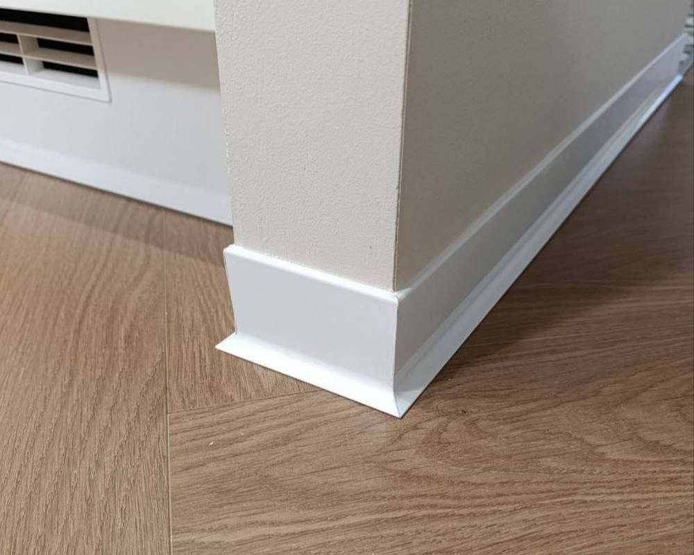 Плинтус алюминиевый Волшебная Палочка 80 мм 3,0 м Белый глянец