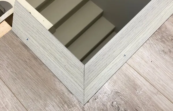 Порог угловой MSC 54*41.900.106 Ясень белый