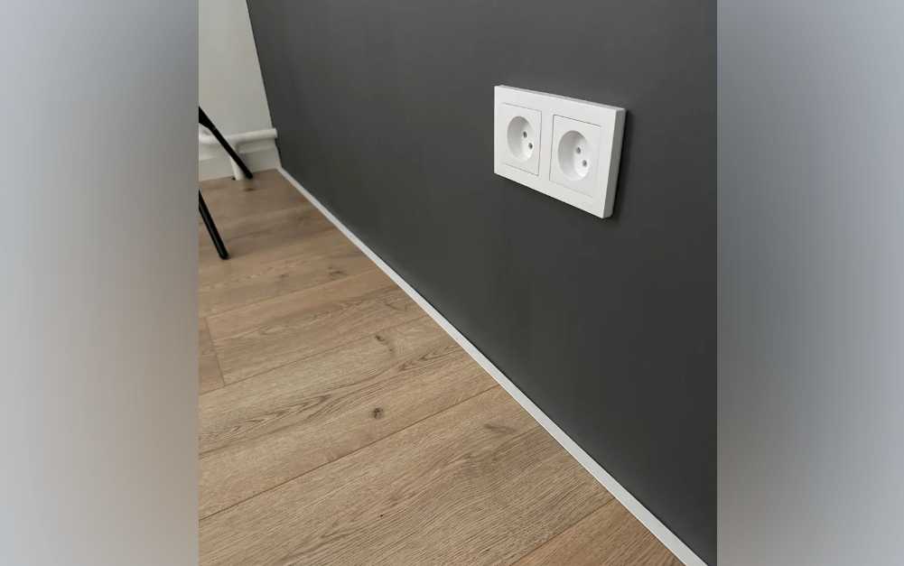 Микроплинтус MSAPL 01.2700.01L Анод серебро