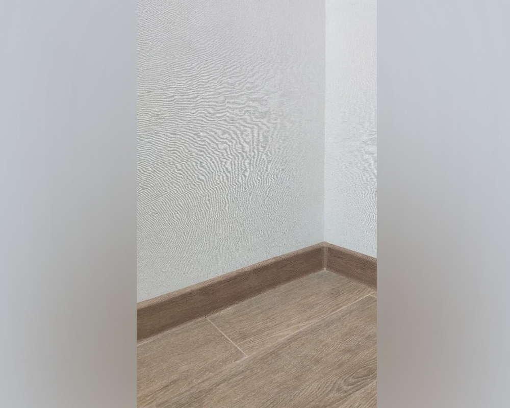 Плинтус со съемной панелью ПВХ Деконика ИДЕАЛ 55мм 2,2м. 211 Дуб рустик