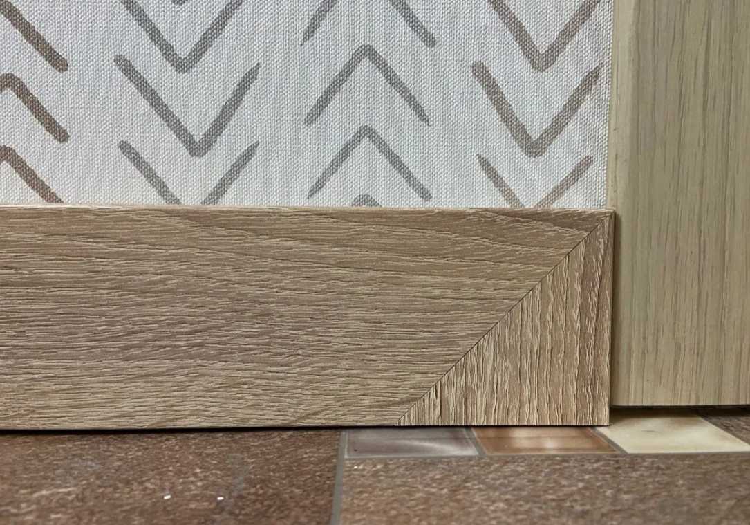 Плинтус напольный Arbiton Integra 19 Дуб Натурал