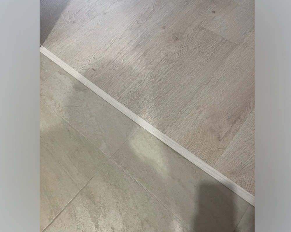 Порог одноуровневый ЛС 10.2700.2106. Ясень белый