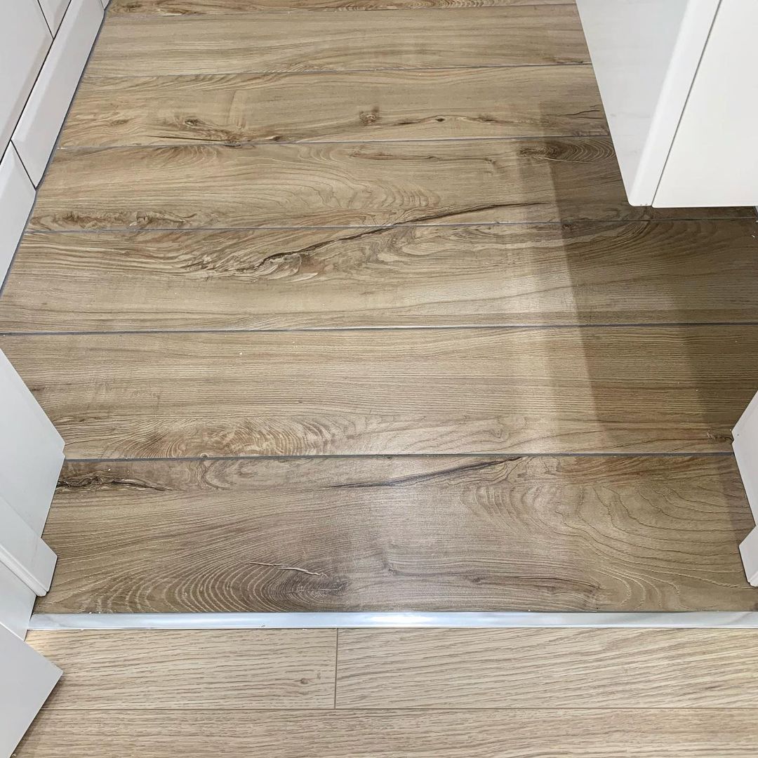 Алюминиевый  профиль ПТ-26 (браш) серебро/мат 2,7 м.