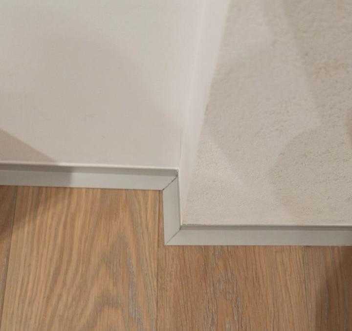 Микроплинтус MSAPL 02.2700.01L Анод серебро