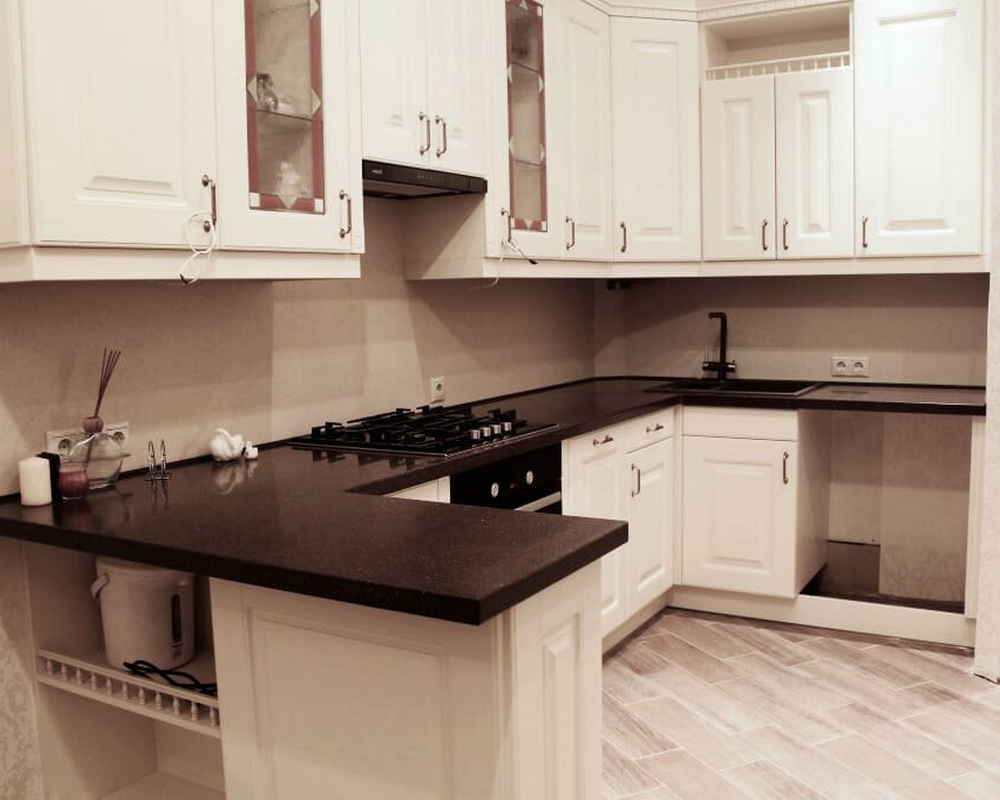 Плинтус для столешниц гладкий Алюминий 25*25мм 3,05м. Черный