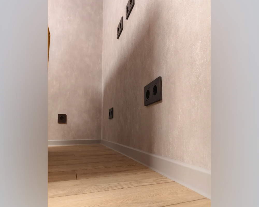 Плинтус ПВХ   MAGIC STIСK 77мм 2,2 м MS115 Орех европейский